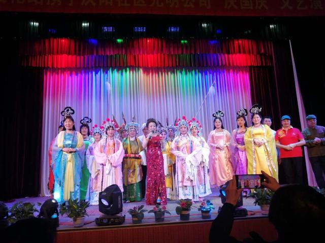 普阳街道庆阳社区举办“庆中秋迎国庆”主题文艺演出